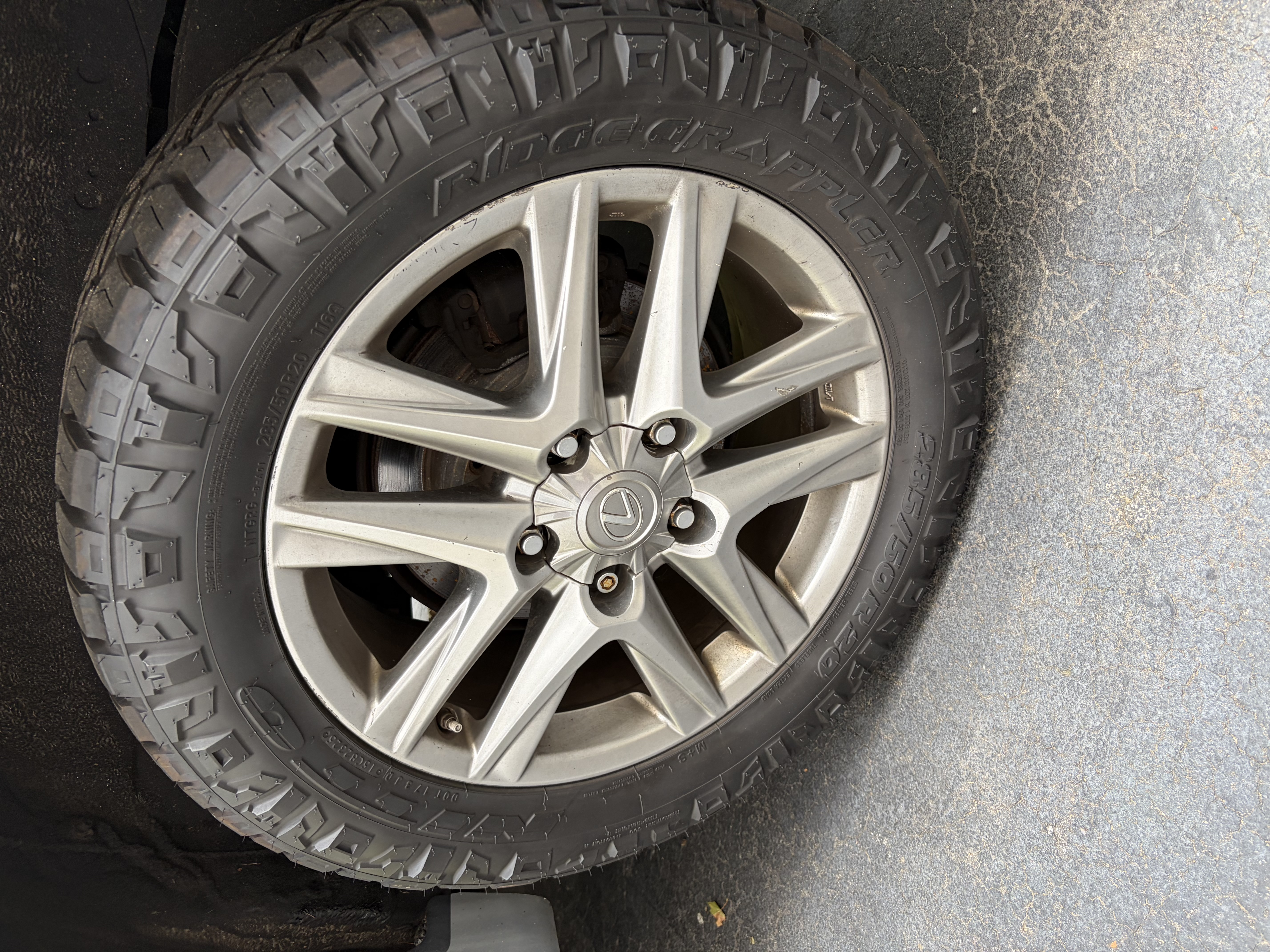 Used 2013 Lexus LX 570 4WD w/ Luxury Pkg image 21