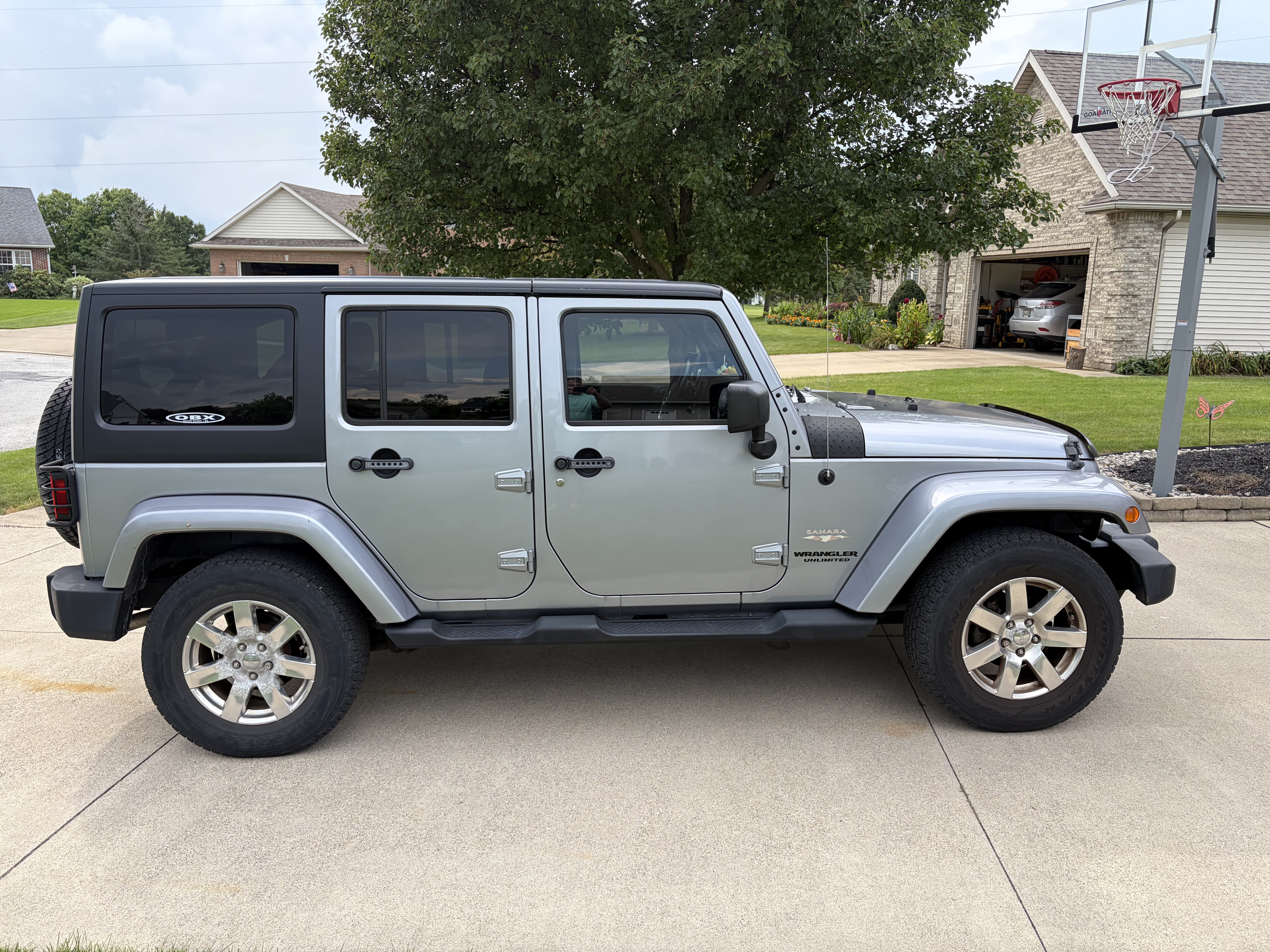 Used 2013 Jeep Wrangler Unlimited Sahara w/ Dual Top Group AWD/4WD image 2
