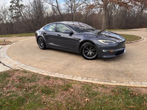 Used 2022 Tesla Model S Plaid image 4