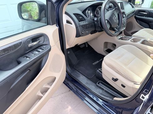 Used 2015 Dodge Grand Caravan SXT FWD image 16