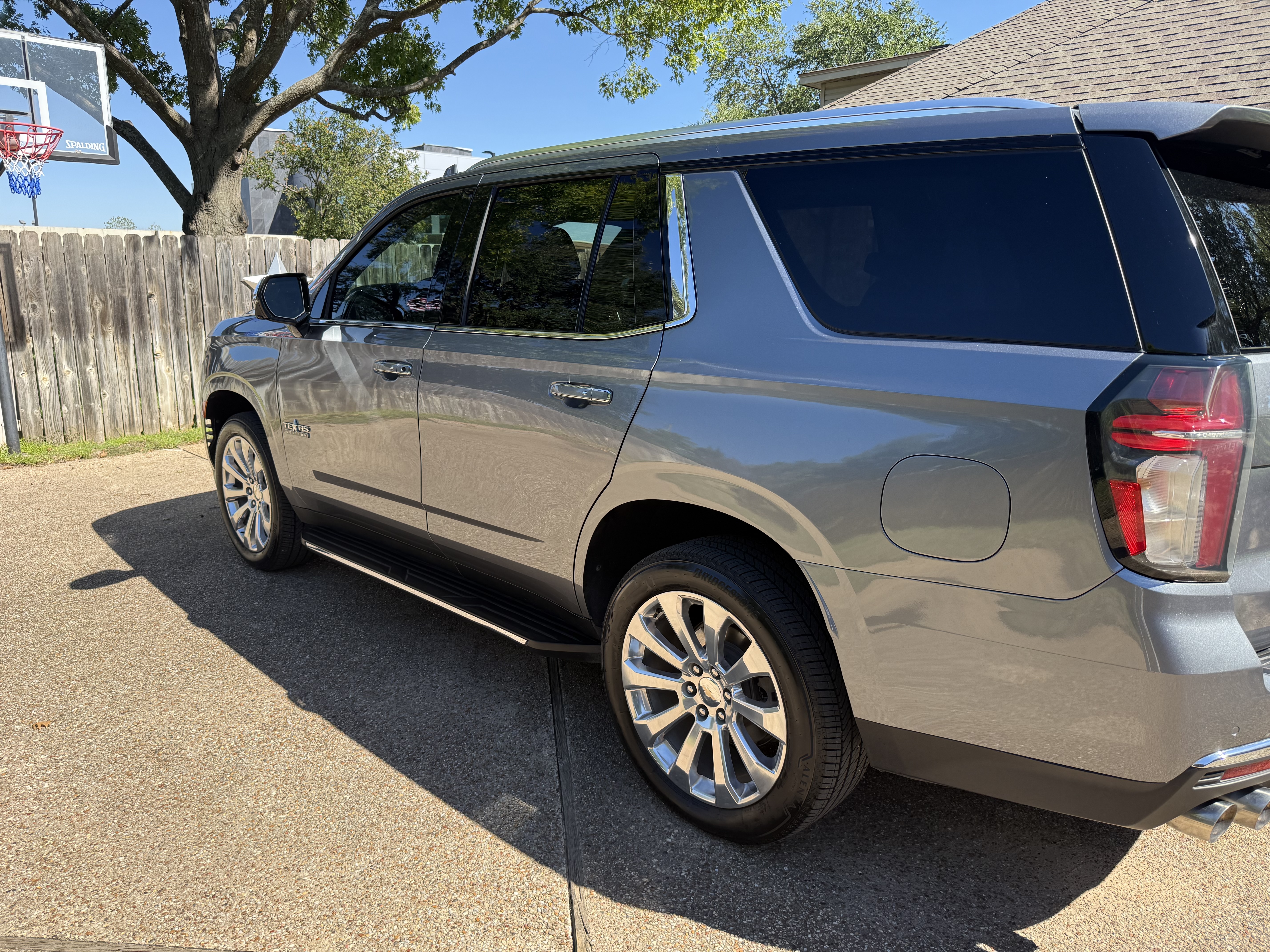 Used 2021 Chevrolet Tahoe Premier w/ Premium Package RWD image 1