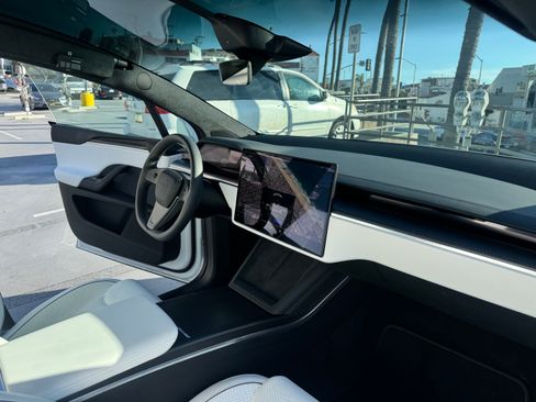 Used 2025 Tesla Model X Plaid image 22