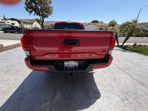 Used 2019 Toyota Tacoma TRD Sport w/ TRD Premium Sport Package image 10