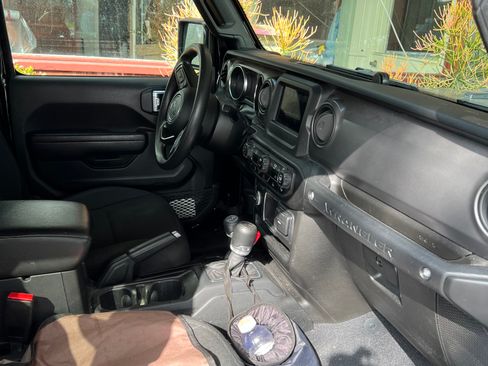 Used 2022 Jeep Wrangler Unlimited Sport image 15