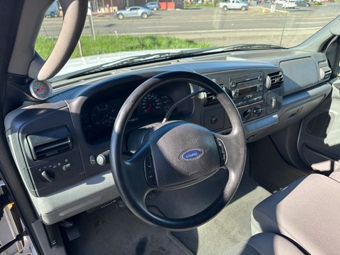 Used 2006 Ford F350 Lariat image 11