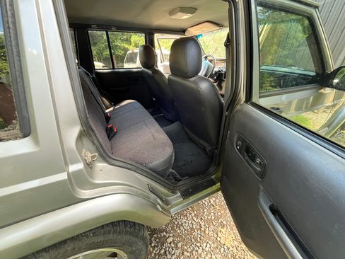 Used 2000 Jeep Cherokee Classic AWD/4WD image 16