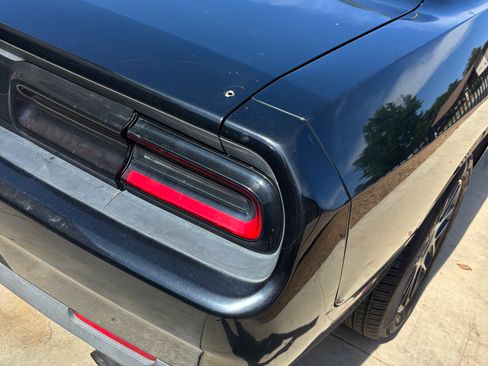 Used 2016 Dodge Challenger SXT image 2