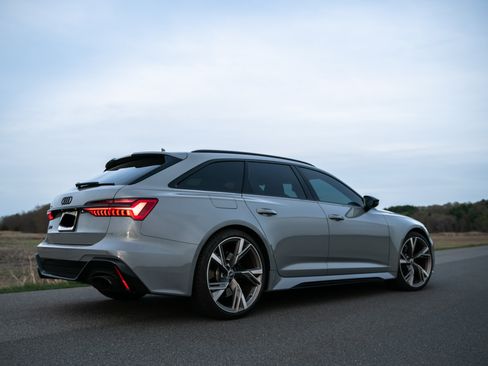 Used 2021 Audi RS 6 w/ Executive Package image 6