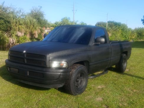 Used 1994 Dodge Ram 1500 Truck 2WD Regular Cab image 1
