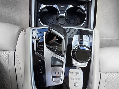 Used 2021 BMW ALPINA B7 xDrive w/ Luxury Rear Seating Package image 10