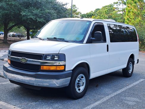 Used 2014 Chevrolet Express 2500 LT w/ LT Preferred Equipment Group image 4