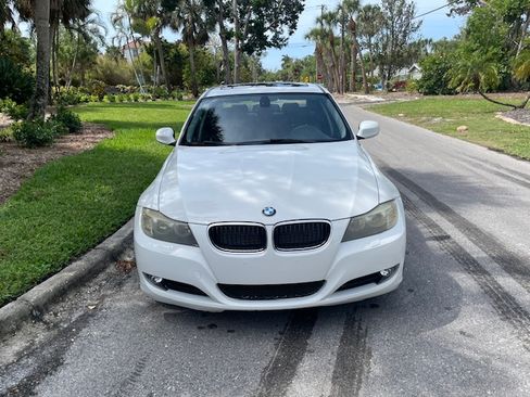 Used 2011 BMW 328i xDrive Sedan image 2