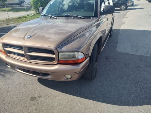 Used 2000 Dodge Durango 2WD image 2