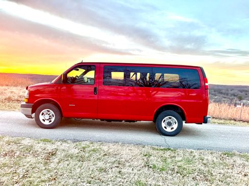 Used 2014 Chevrolet Express 3500 LS w/ Cold Climate Package image 9