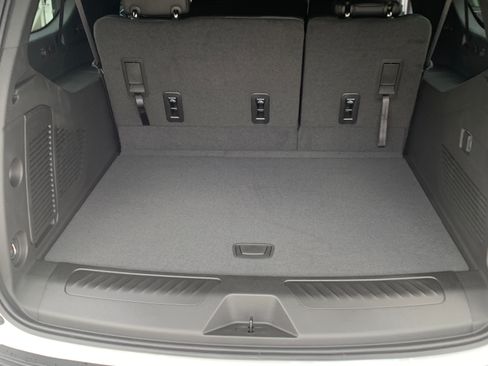 Used 2023 Chevrolet Suburban LT image 8