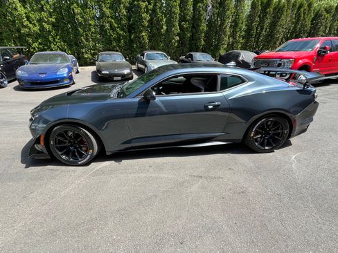 Used 2021 Chevrolet Camaro ZL1 RWD image 5