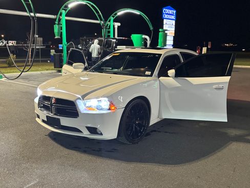 Used 2014 Dodge Charger SXT image 14