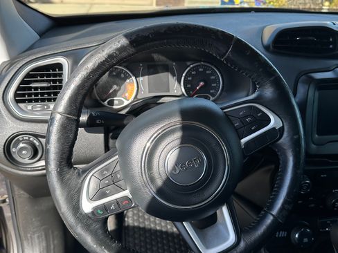 Used 2018 Jeep Renegade Latitude w/ Cold Weather Group image 18