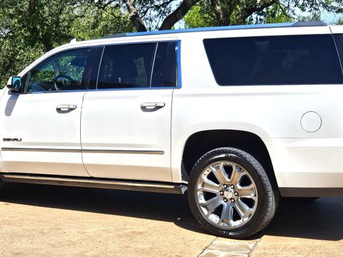 Used 2016 GMC Yukon XL Denali w/ Open Road Package AWD/4WD image 5