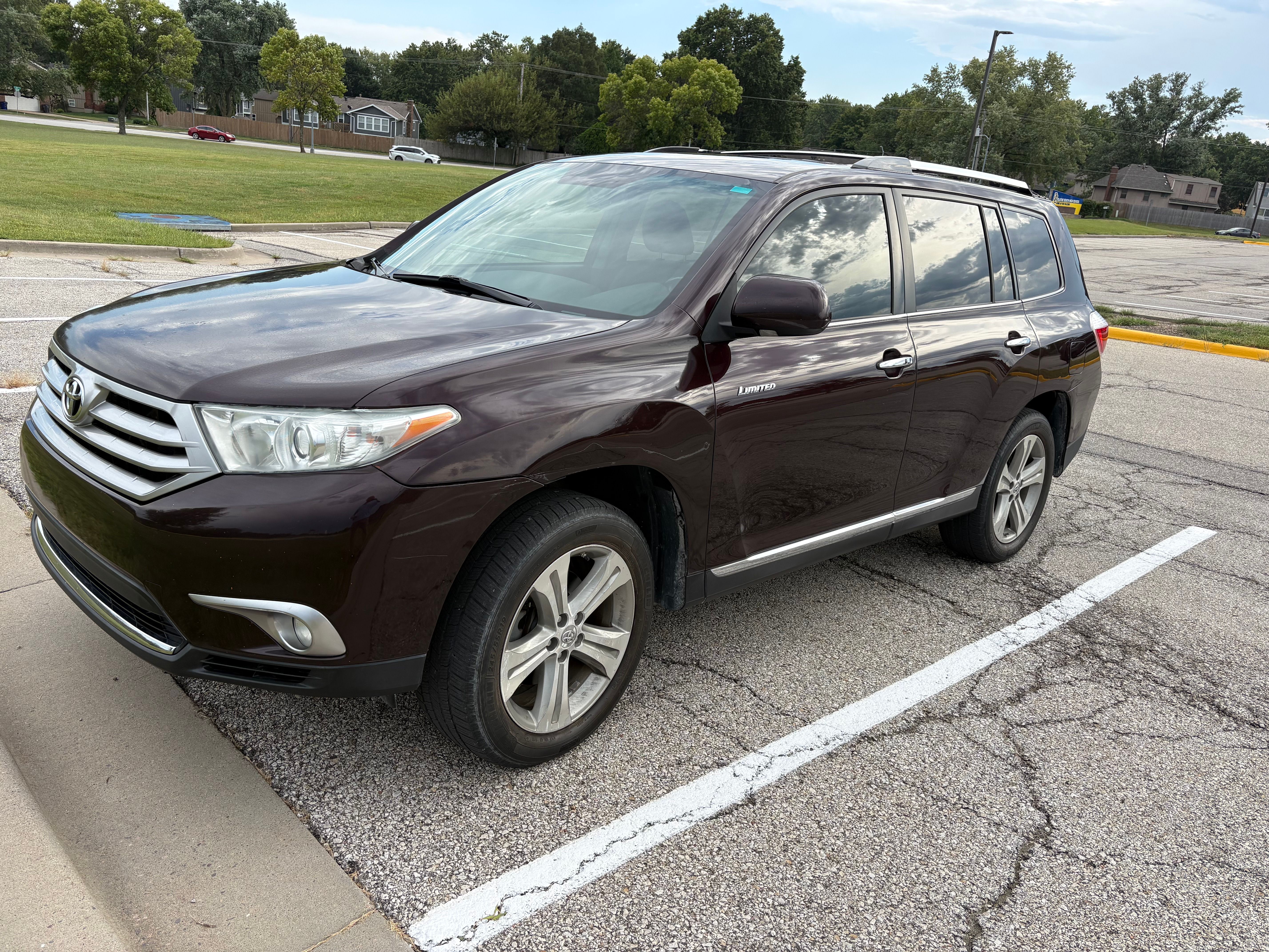 Used 2011 Toyota Highlander Limited w/ Tow Pkg AWD/4WD image 10