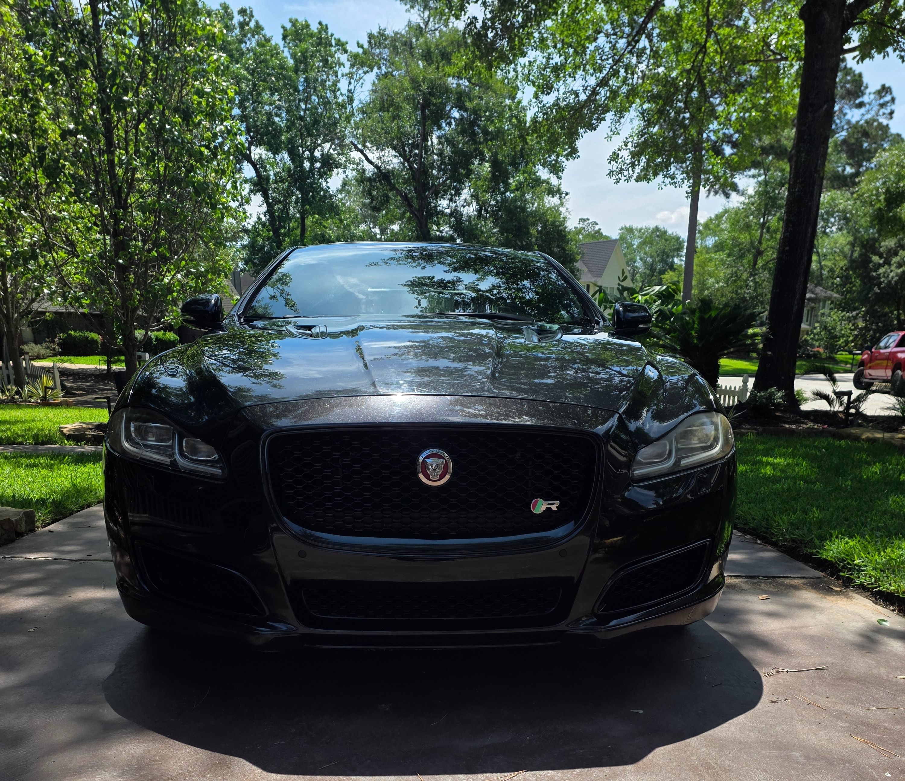 Used 2016 Jaguar XJ R RWD image 1
