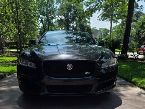 Used 2016 Jaguar XJ R RWD image 1
