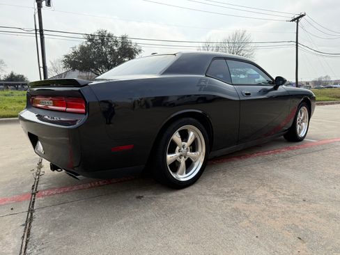 Used 2010 Dodge Challenger R/T image 9