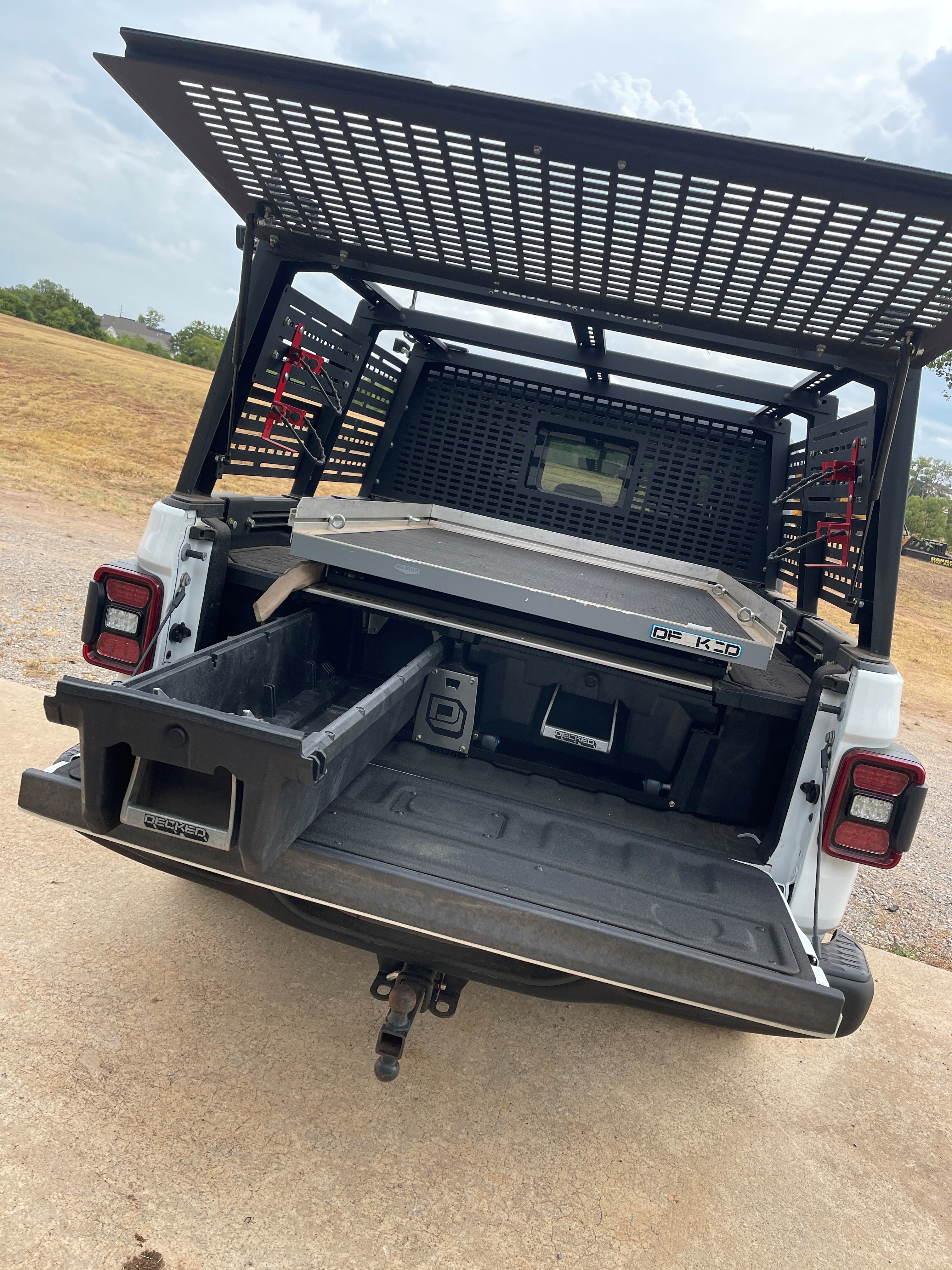 Used 2023 Jeep Gladiator Rubicon w/ LED Lighting Group AWD/4WD image 12