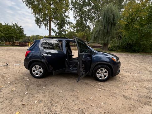 Used 2018 Chevrolet Trax LS image 10