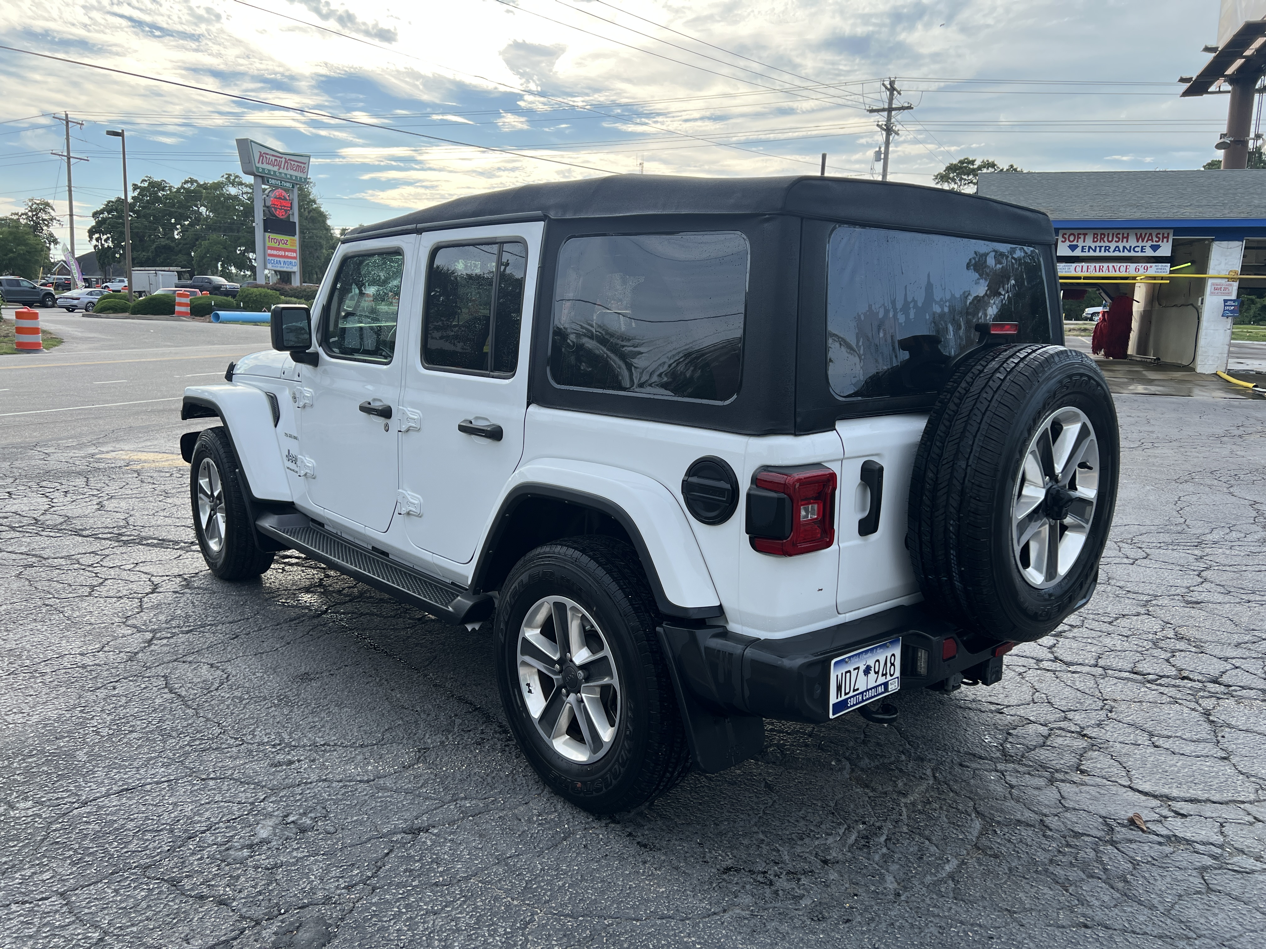 Used 2023 Jeep Wrangler Unlimited Sahara AWD/4WD image 8