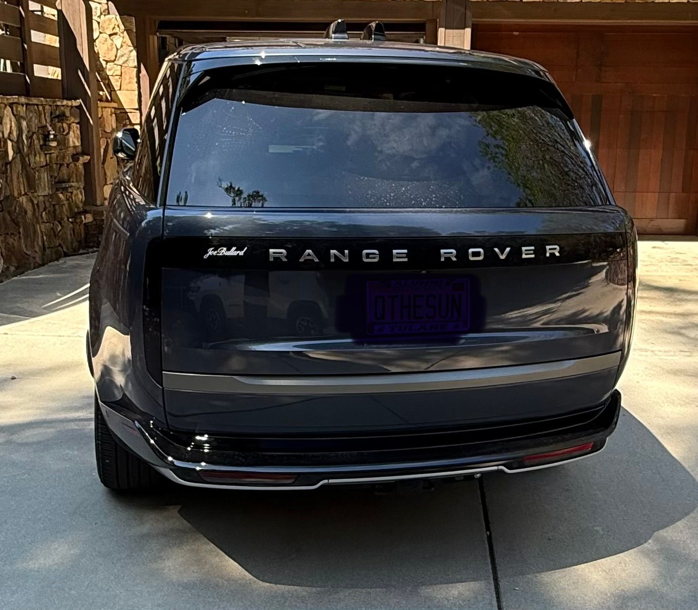Used 2025 Land Rover Range Rover SE AWD/4WD image 2