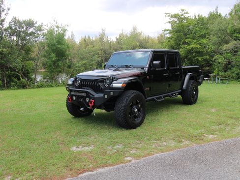 Used 2020 Jeep Gladiator Rubicon image 2