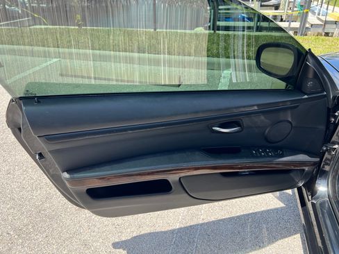 Used 2011 BMW 335i Convertible image 27