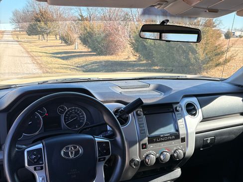 Used 2017 Toyota Tundra SR5 image 9