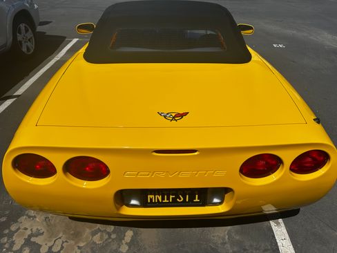 Used 2002 Chevrolet Corvette Convertible w/ Preferred Equipment Group2 image 5