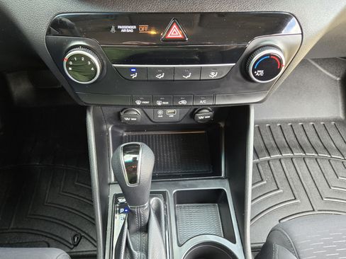 Used 2020 Hyundai Tucson SE w/ Cargo Package image 18