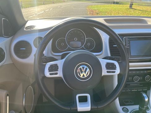 Used 2019 Volkswagen Beetle 2.0T SE image 13