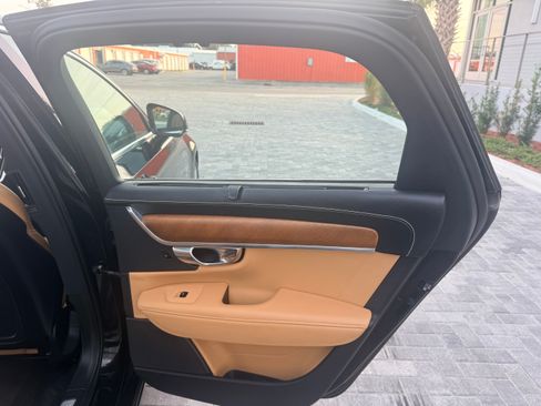 Used 2017 Volvo S90 T5 Inscription w/ Convenience Package image 15