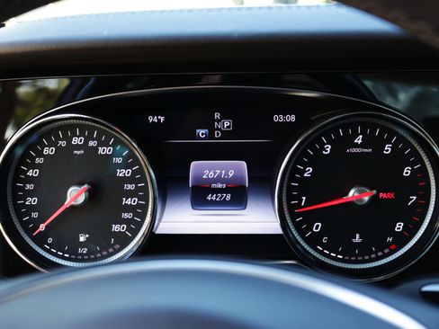 Used 2017 Mercedes-Benz E 300 image 8