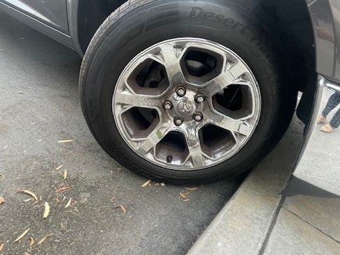 Used 2018 RAM 1500 Laramie w/ Convenience Group image 8