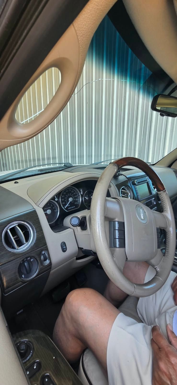 Used 2008 Lincoln Mark LT 2WD image 9