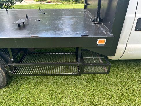 Used 2003 Ford F350 2WD Regular Cab DRW Super Duty image 4