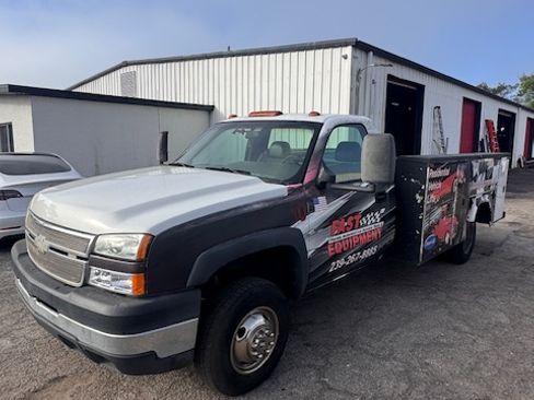 Used 2006 Chevrolet Silverado 3500 2WD Regular Cab w/ Heavy-Duty Power Package image 1
