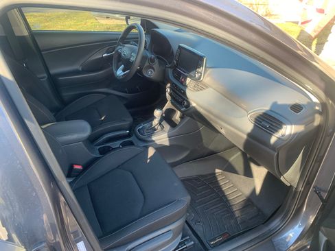 Used 2018 Hyundai Elantra GT image 4