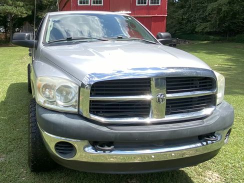 Used 2009 Dodge Ram 2500 Truck SXT image 6