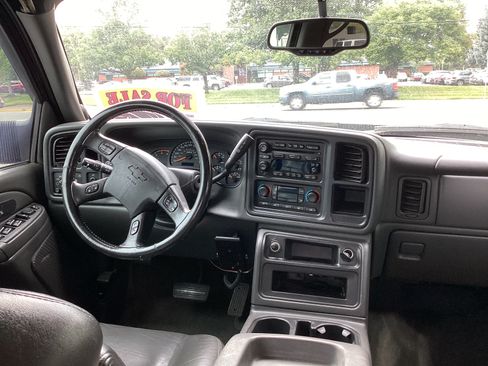 Used 2005 Chevrolet Silverado 2500 LT w/ Heavy-Duty Power Package image 8