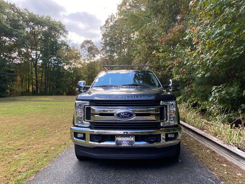 Used 2019 Ford F250 XLT w/ XLT Value Package image 2