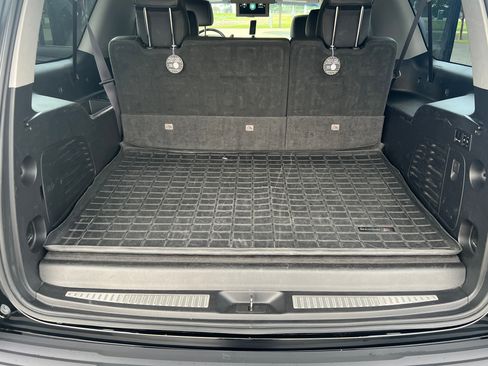 Used 2017 Chevrolet Suburban LT RWD image 27