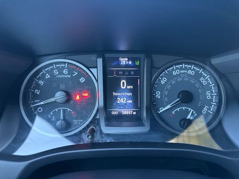 Used 2022 Toyota Tacoma TRD Off-Road image 14