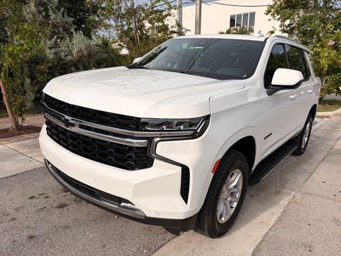 Used 2024 Chevrolet Tahoe LS RWD image 2